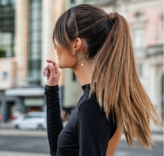 Verão, cabelo apanhado e uma promoção irresistível